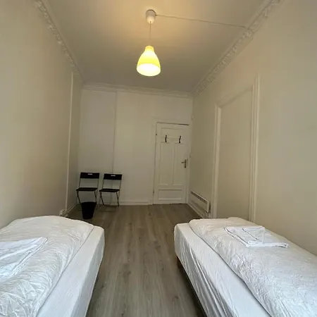 ホームステイ The Swiss Suites
